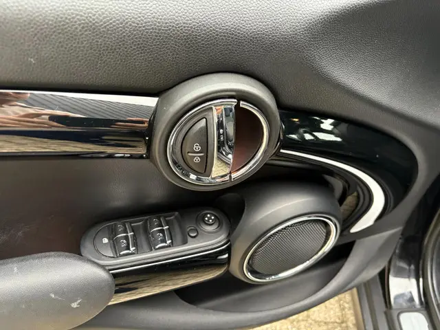 MINI One Mini 1.2 Chili Business *pano 2016 Benzine 16