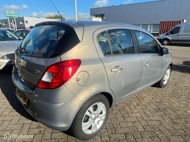 Opel Corsa 1.2 EcoFlex Cosmo / Cruise 2013 Benzine 3