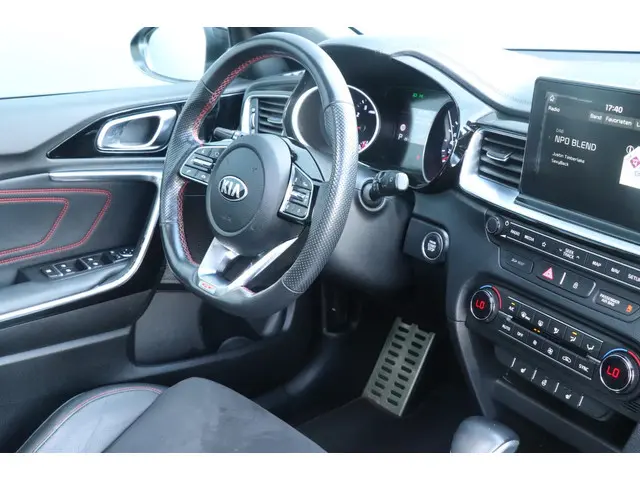 Kia Ceed 1.6 T-GDi GT | 200PK - PANO - UNIEK VOL! 2019 Benzine 33