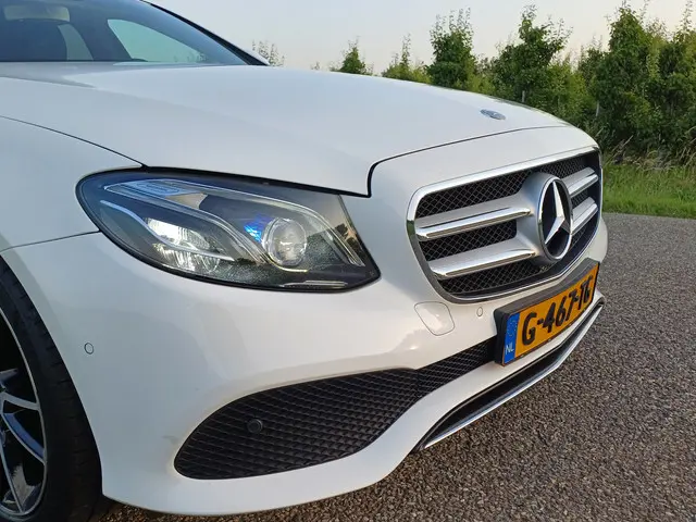 Mercedes-Benz E-Klasse 200 Premium 2017 Benzine 23