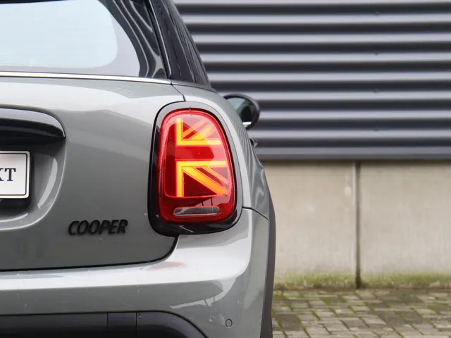 MINI 5-Deurs Cooper 2022 Benzine 34