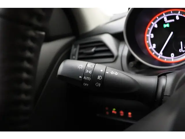 Suzuki Swift 1.2 Select Smart Hybrid 2024 Benzine 27