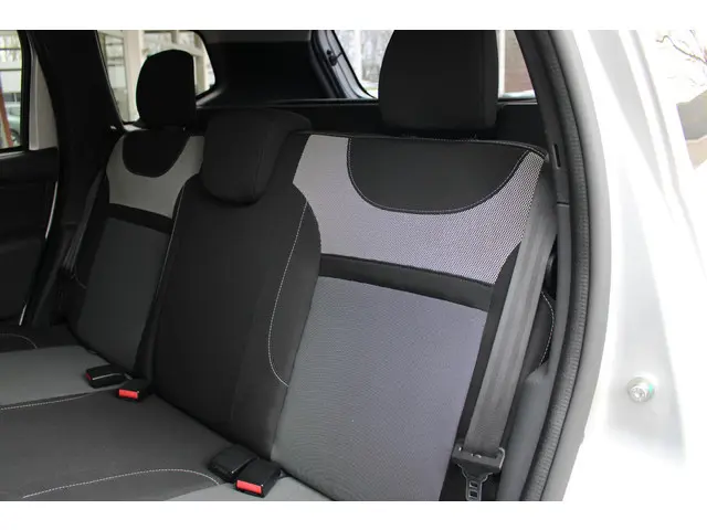 Dacia Duster 1.2 TCe 4x2 Blackshadow 2017 Benzine 28