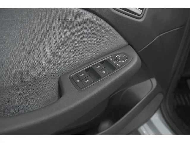 Renault Clio TCe 90 GPF techno 2025 Benzine 28