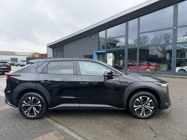 Toyota bZ4X Dynamic 71 kWh 2024 Elektrisch 9