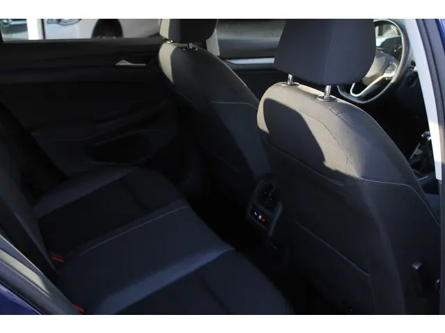 Volkswagen Golf 1.0 TSI Life Business 2022 Benzine 23