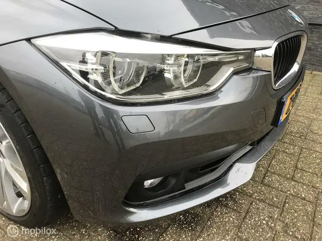 BMW 3 Serie 330i 2018 Benzine 2