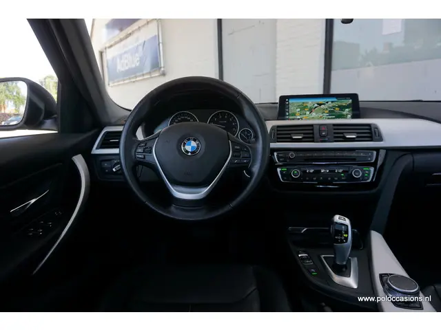 BMW 3 Serie Touring 318i 2019 Benzine 13