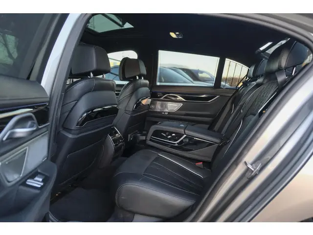 BMW 7 Serie 730d M-sport 265pk 2019 Diesel 11