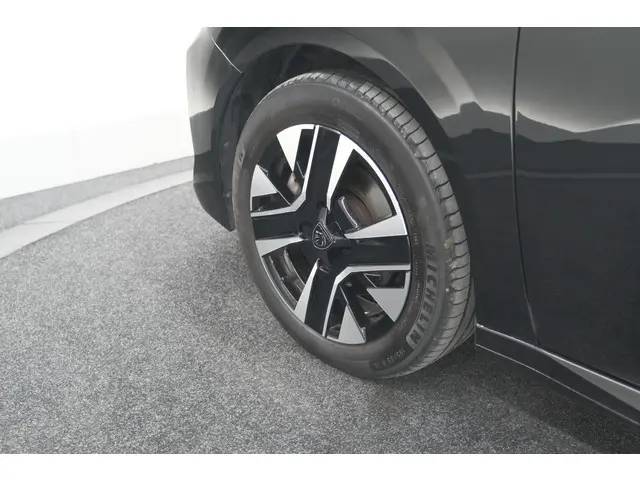 Peugeot 208 PureTech 100 Allure 2024 Benzine 18