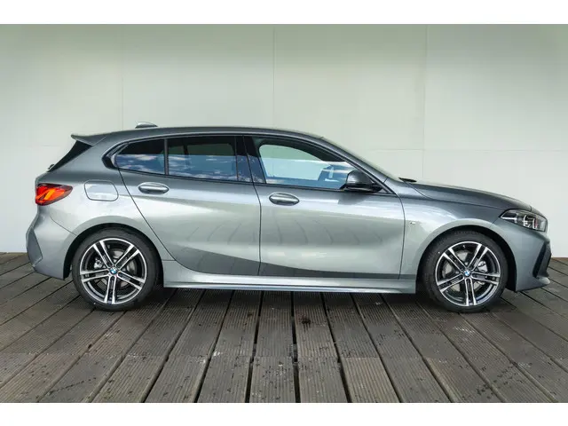 BMW 1 Serie 5-deurs 2023 Benzine 6