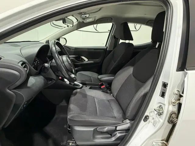 Toyota Yaris 1.5 Hybrid Dynamic 2021 Hybride Benzine 18