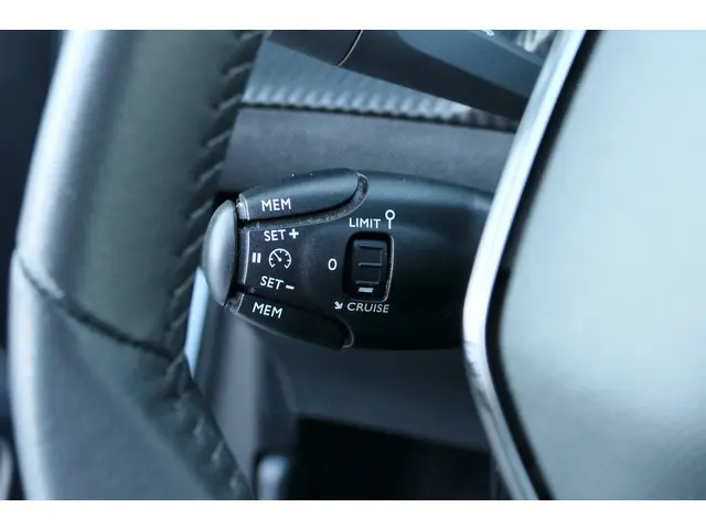 Peugeot 208 1.2 PureTech Active Pack 2022 Benzine 30