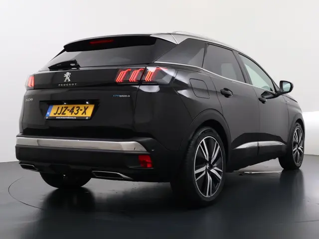 Peugeot 3008 1.6 HYbrid4 300 GT 2022 Hybride Benzine 7