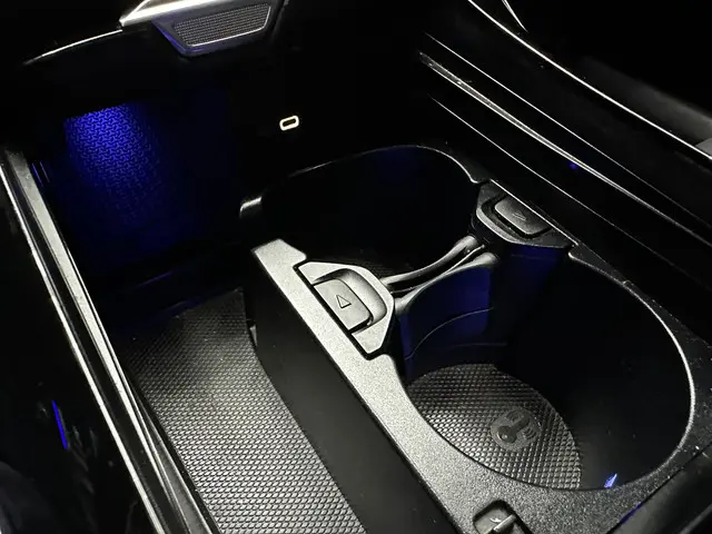 Mercedes-Benz C-Klasse 300 AMG Line PANO 2021 Benzine 14