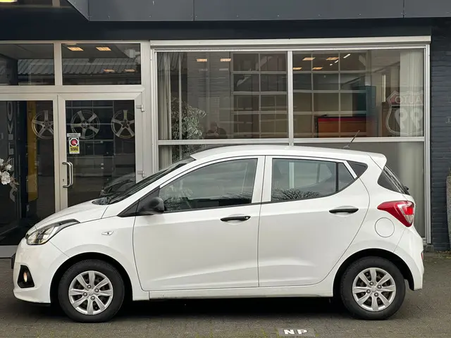 Hyundai i10 1.0i i-Drive 2015 Benzine 2