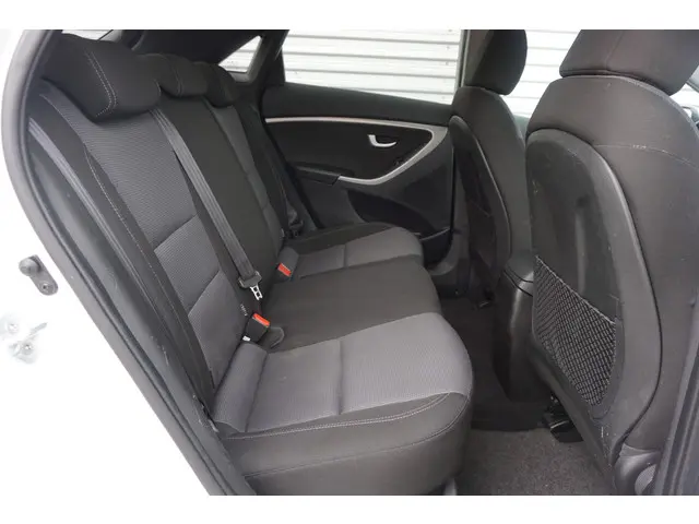 Hyundai i30 1.6 GDI i-Motion Plus 2015 Benzine 22