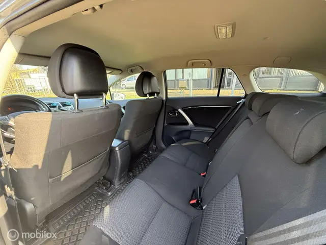 Toyota Avensis 1.8 VVTi Business 2012 Benzine 3