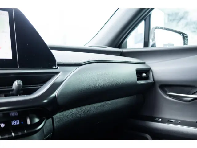 Lexus UX 250h Business Line 2022 Hybride Benzine 28