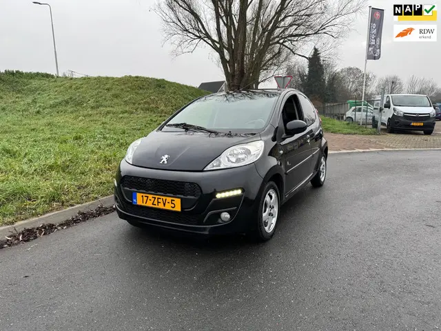 Peugeot 107 1.0 Black & Silver LM Velgen,Airco 2012 Benzine