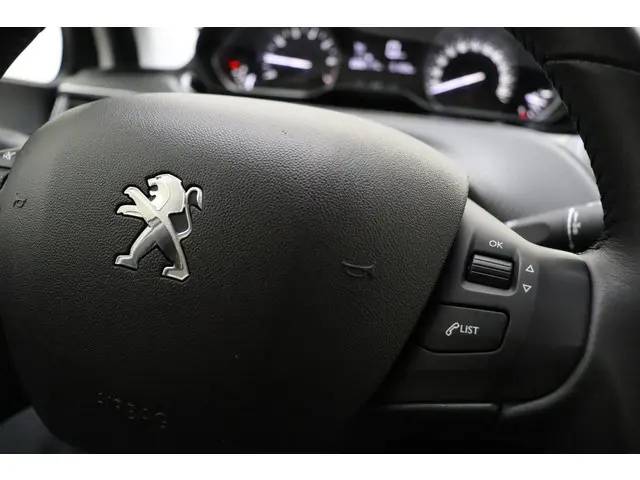 Peugeot 2008 1.2 Blue Lion 2019 Benzine 18