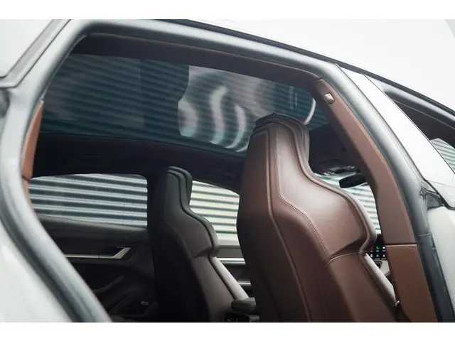 Porsche Taycan 79 kWh 2021 Elektrisch 34