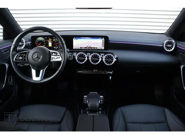 Mercedes-Benz CLA 180 Luxury Line 2022 Benzine 4