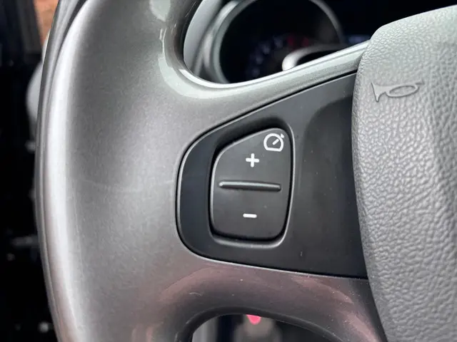 Renault Clio 0.9 TCe Eco2 Limited 2016 Benzine 24