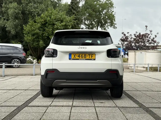Jeep Avenger Longitude 54 kWh Aut. 2024 Elektrisch 5
