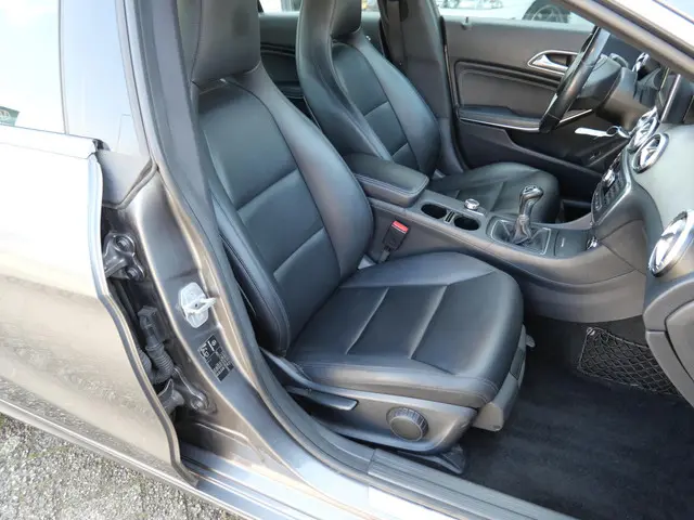 Mercedes-Benz CLA 200 Leder Xenon Pdc Led 2013 Benzine 7