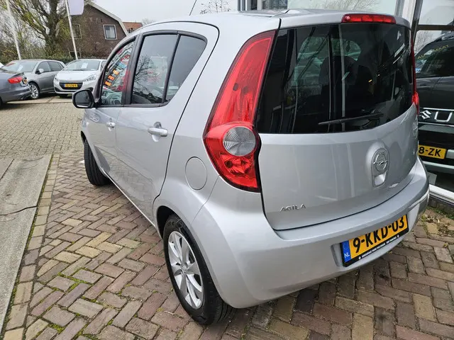 Opel Agila 1.2 Edition,nette auto,lage km 2013 Benzine 6