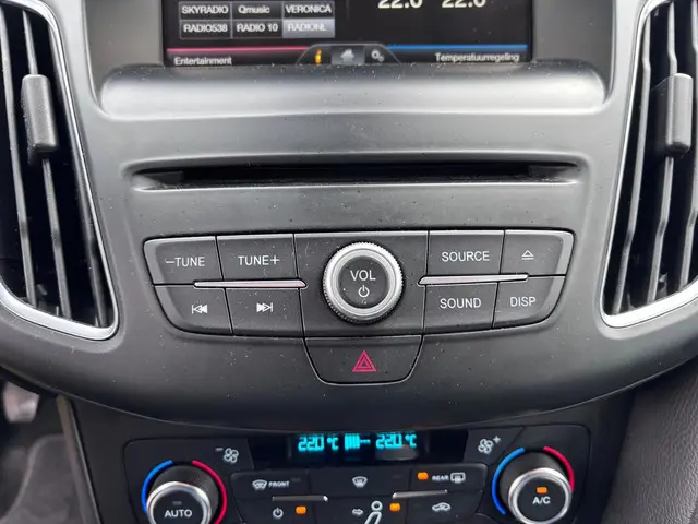 Ford Focus Wagon 1.0 EcoBoost Titanium 2015 Benzine 31