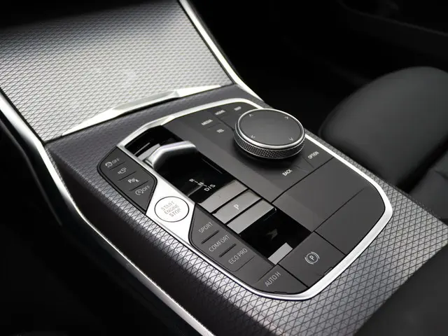 BMW 3 Serie Touring 320i 2025 Benzine 13