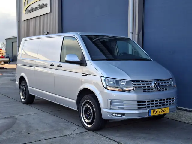 Volkswagen Transporter 2.0 TDI L2H1 Highline 2016 Diesel 5