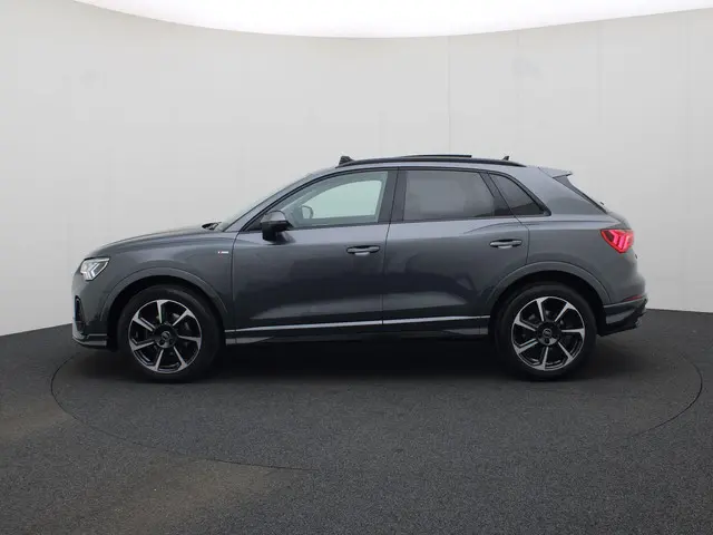 Audi Q3 35 TFSI/150PK S Line 2024 Benzine 37