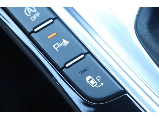 Kia Ceed 1.6 T-GDi GT | 200PK - PANO - UNIEK VOL! 2019 Benzine 52