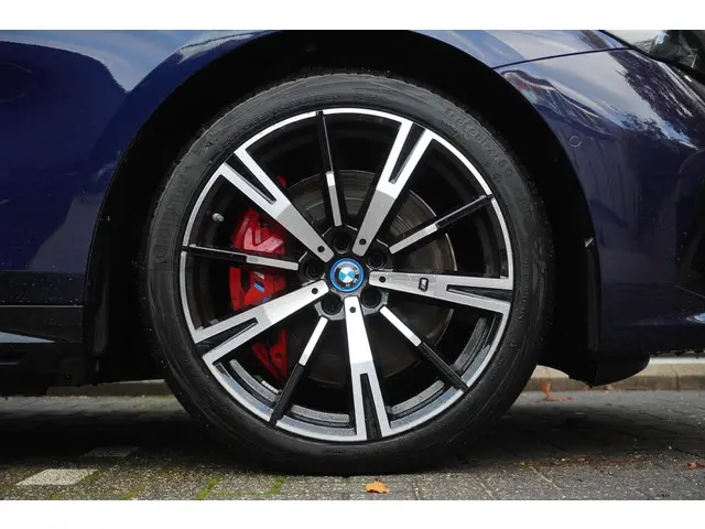 BMW 5 Serie Touring 550e xDrive 2025 Hybride Benzine 7