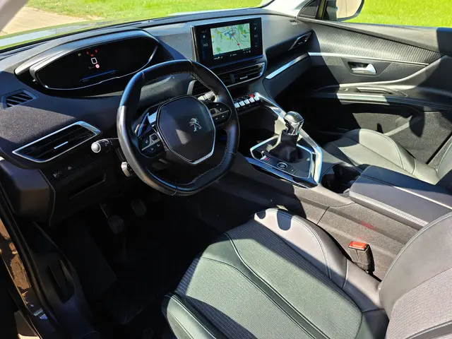 Peugeot 3008 1.2 PureTech Active 2022 Benzine 24
