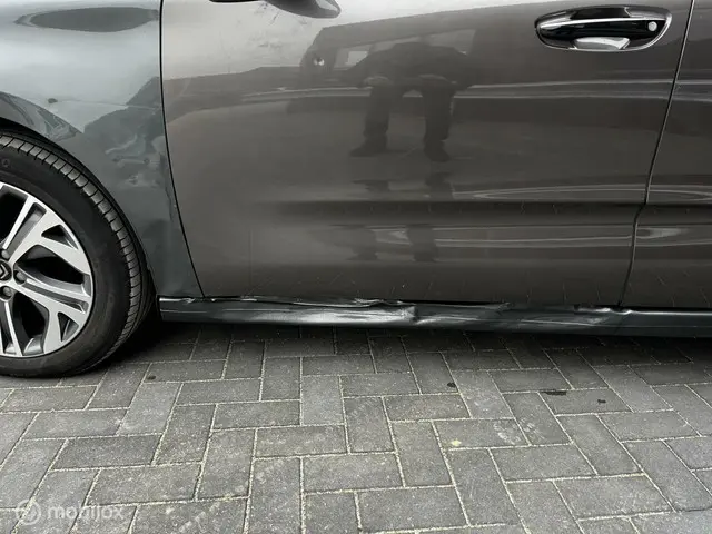 Citroën C4 Picasso 1.2 PureTech Shine / SCHADE 2016 Benzine 5
