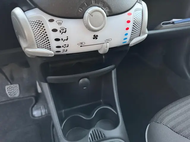 Peugeot 107 1.0 Active 2012 Benzine 22