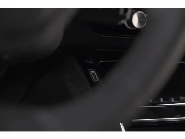 Peugeot 2008 PureTech 100 Allure 2024 Benzine 45