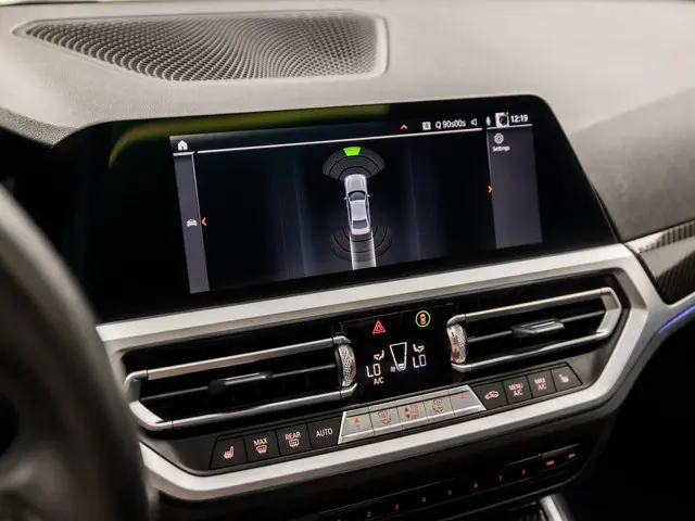 BMW 3 Serie 330i High Executive M Sport 2019 Benzine 30