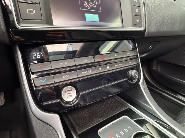 Jaguar XE 2.0 D R-Sport Dak Leer Euro-6 2017 Diesel 11