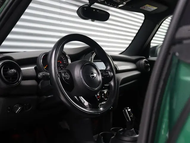 MINI 5-Deurs Cooper 2019 Benzine 12