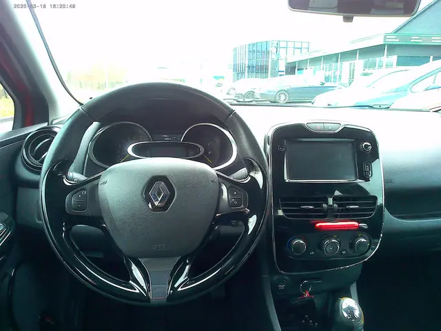 Renault Clio 0.9 TCe Expression (NAVI +Airco ) 2013 Benzine 18