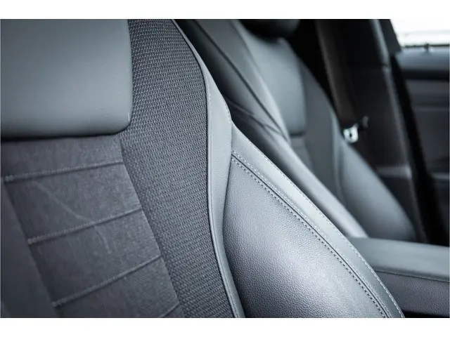 BMW 3 Serie Touring 320i Sportline 2021 Benzine 37