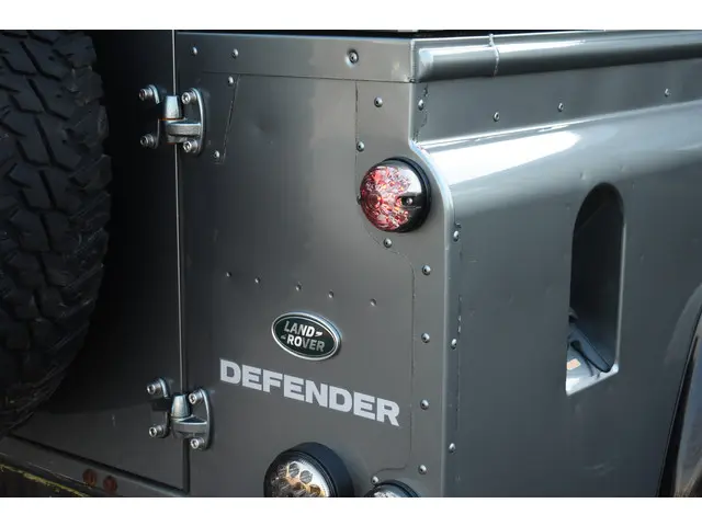 Land Rover Defender 110 2.2 TD4 Hard Top 2015 Diesel 18