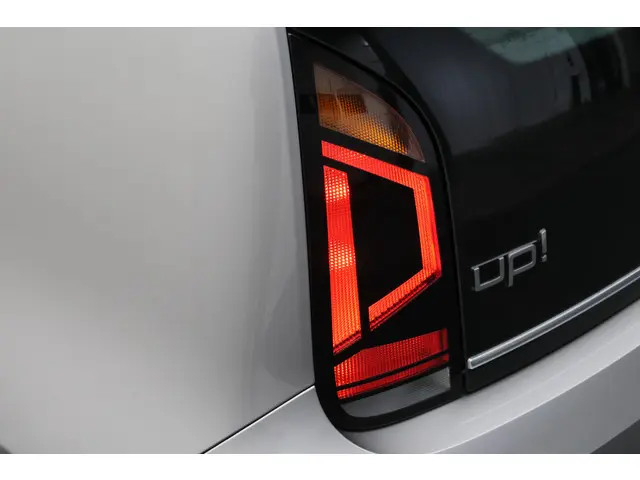 Volkswagen up! 1.0 BMT high up! 2018 Benzine 24