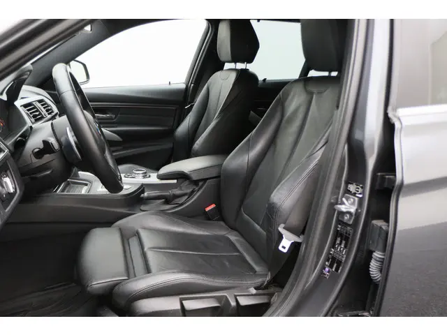 BMW 3 Serie Touring 335i High Executive 2014 Benzine 10