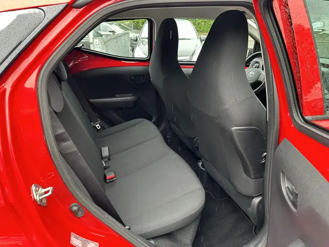 Toyota Aygo 1.0 VVT-i x-now 5 drs 2017 Benzine 12